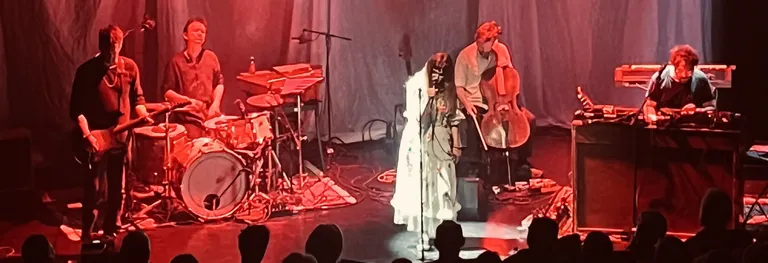 Billie And The Bell banner
